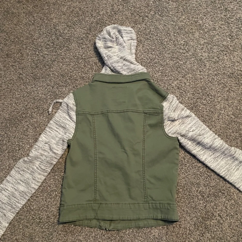 jacket - Picture 2 of 2